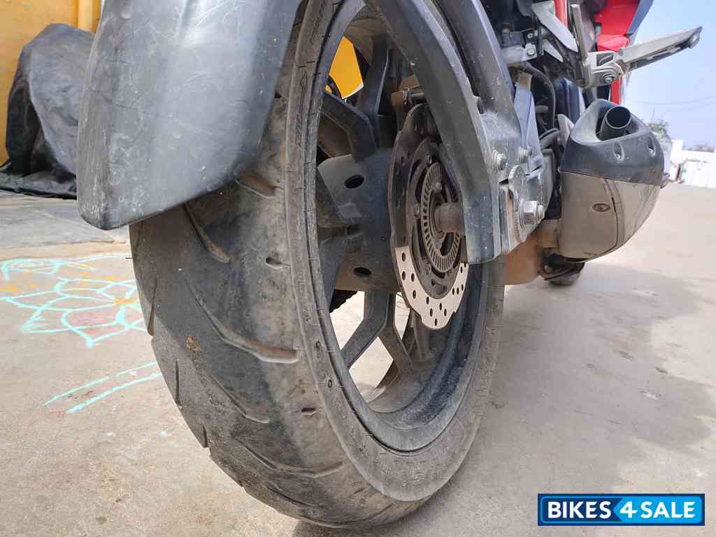 Bajaj Pulsar RS 200 ABS