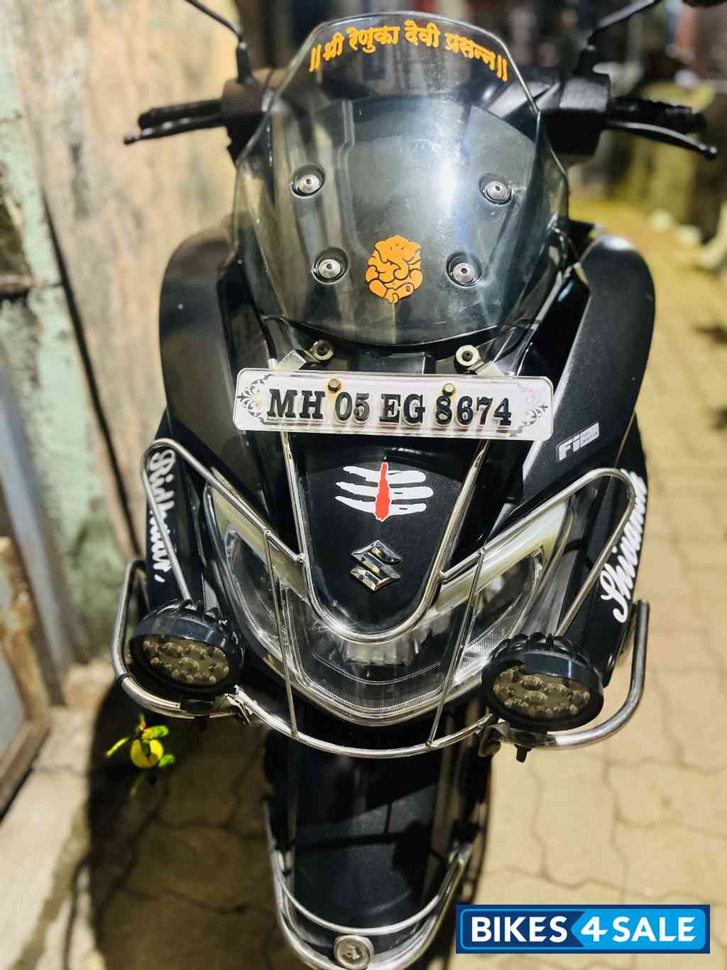 Black Suzuki Burgman Street BS6