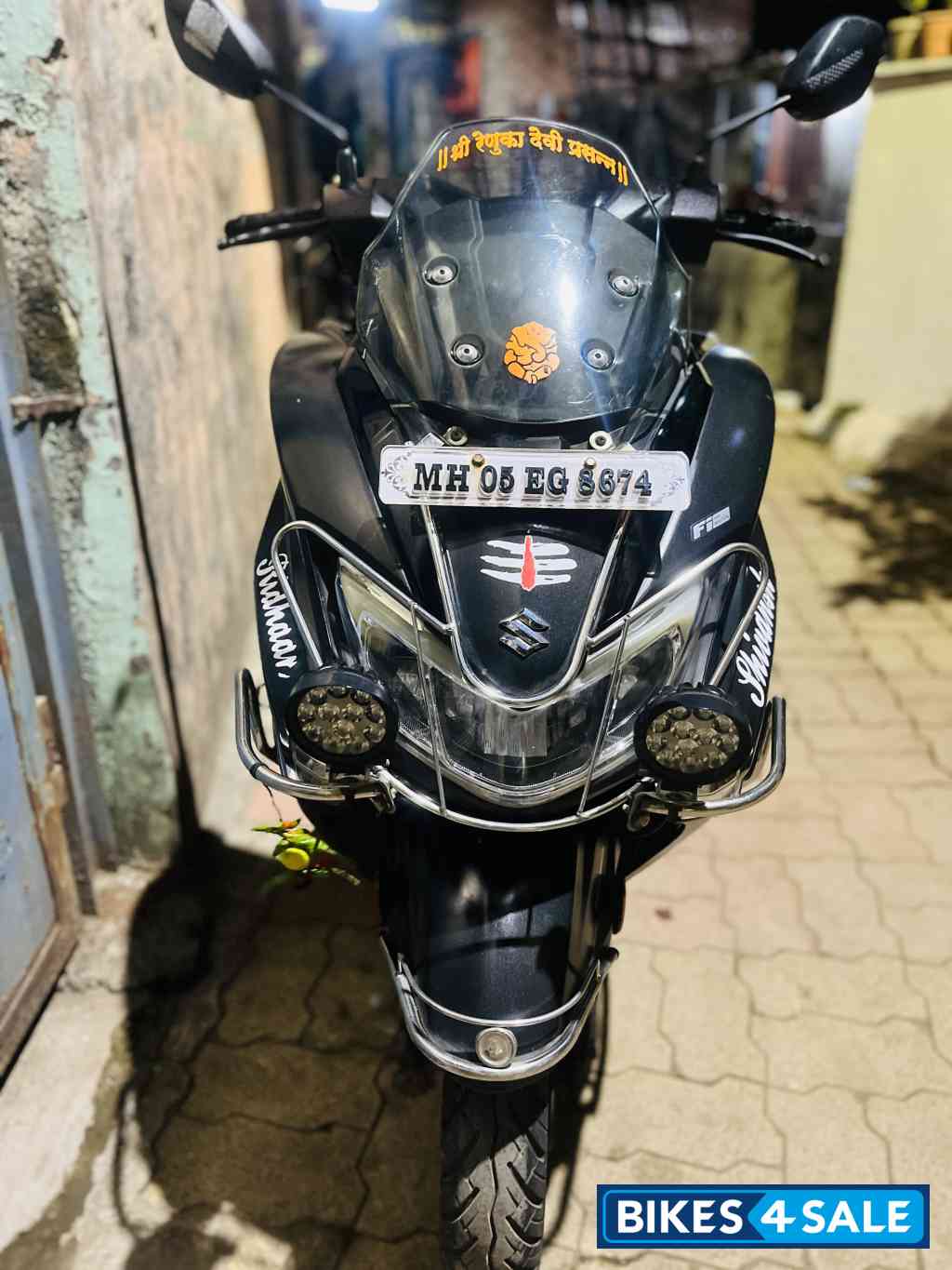 Black Suzuki Burgman Street BS6