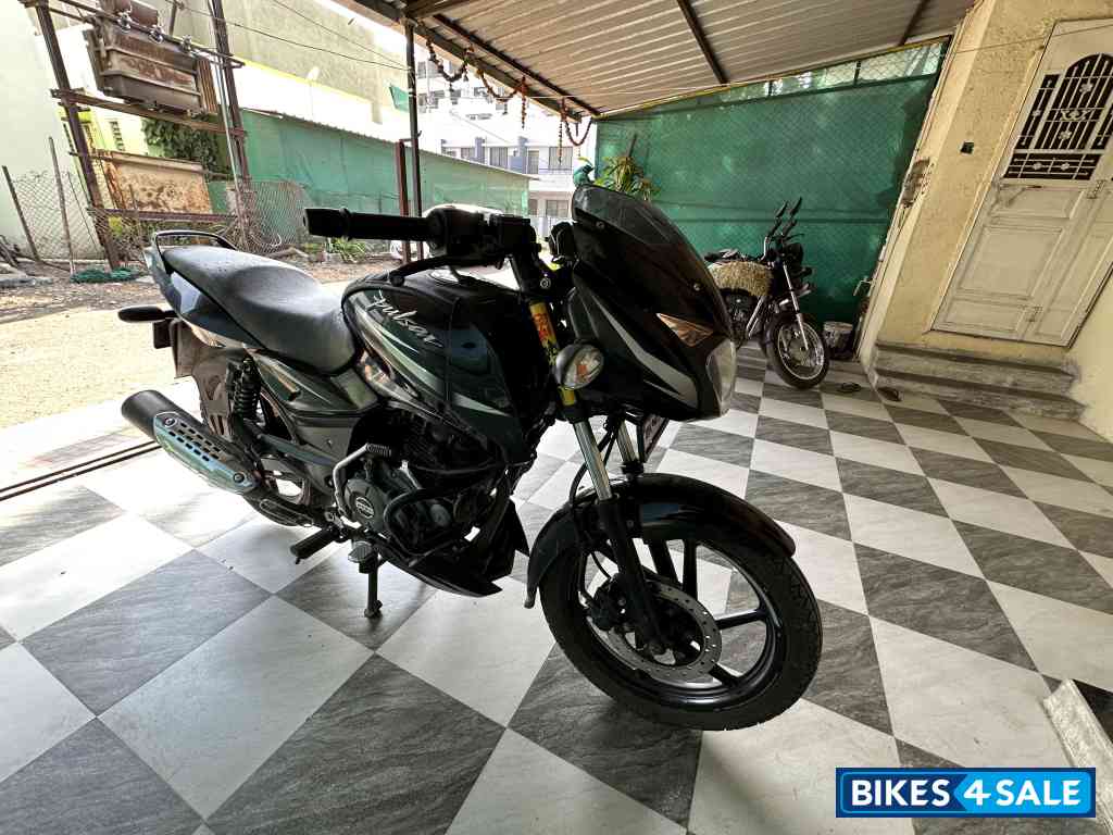 Black-chrome Bajaj Pulsar 150 DTSi