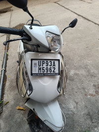 White Honda Activa i