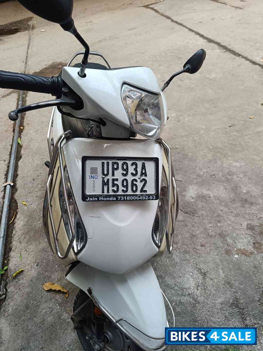 White Honda Activa i
