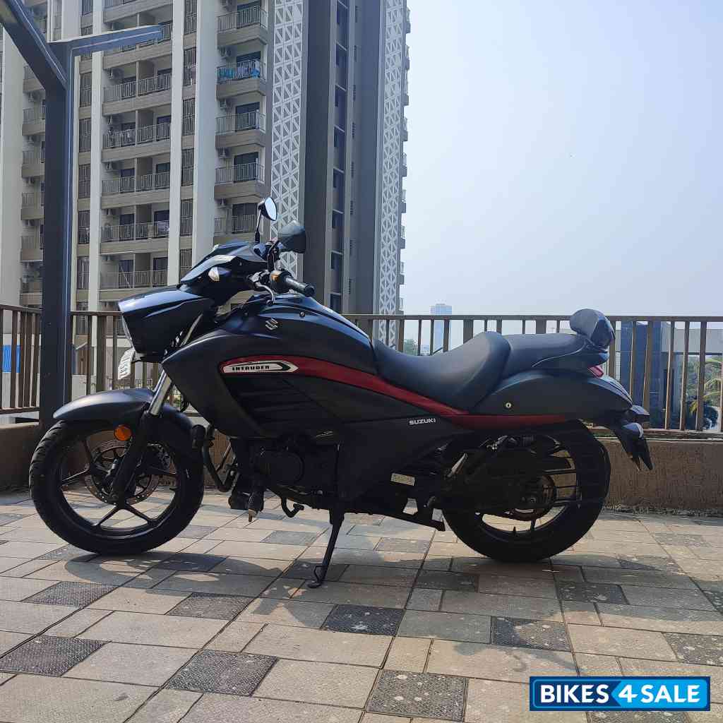 Black Suzuki Intruder 150 BS6