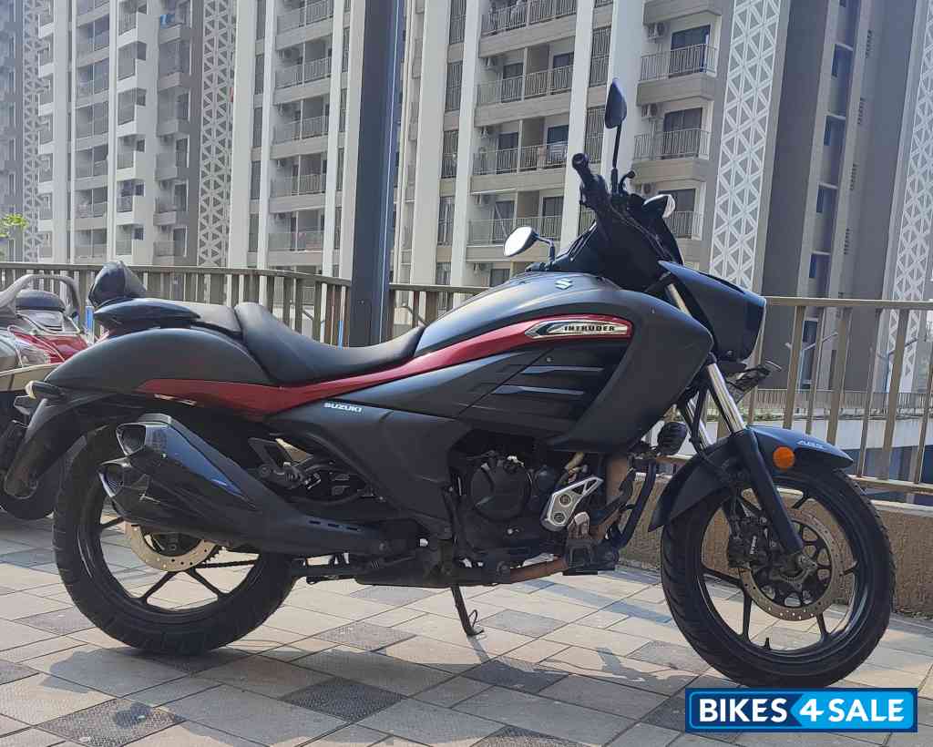 Black Suzuki Intruder 150 BS6
