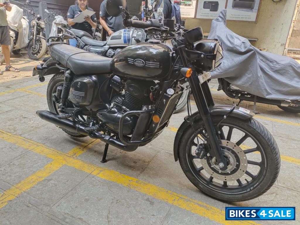 Jawa 42 Dual Channel ABS AllStar Black