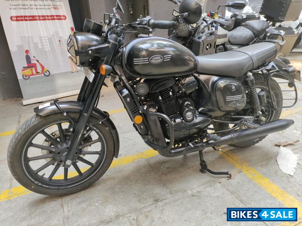 Jawa 42 Dual Channel ABS AllStar Black