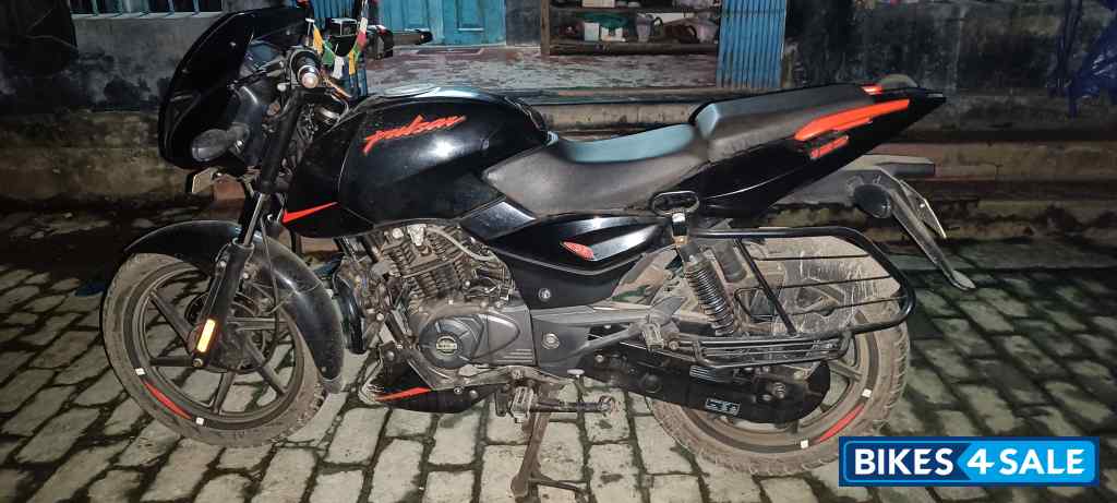 Neon Bajaj Pulsar 125 Split Seat