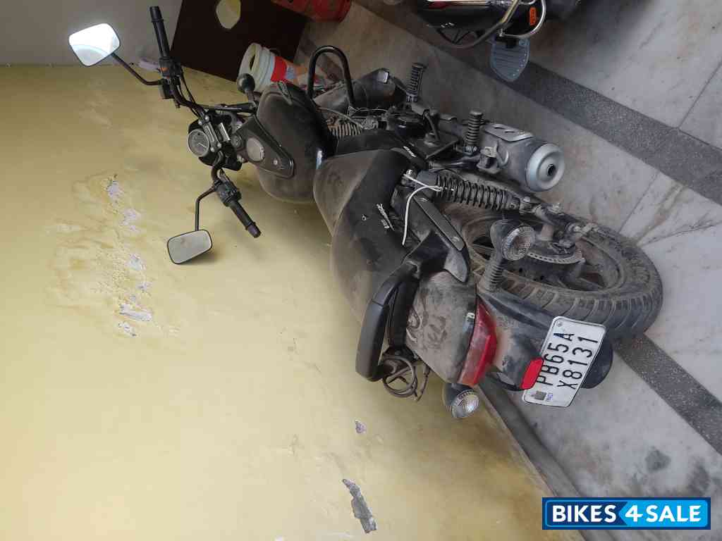 Bajaj Avenger Street 180