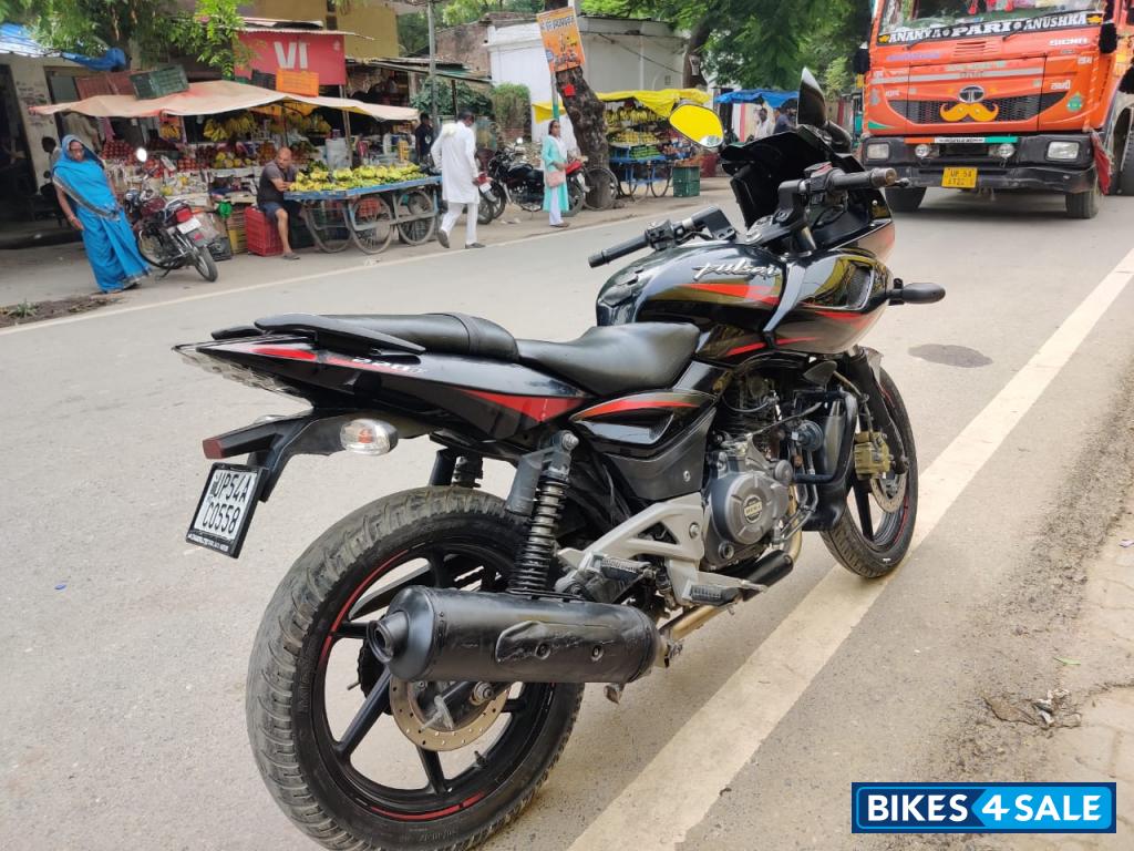 Bajaj Pulsar 220F