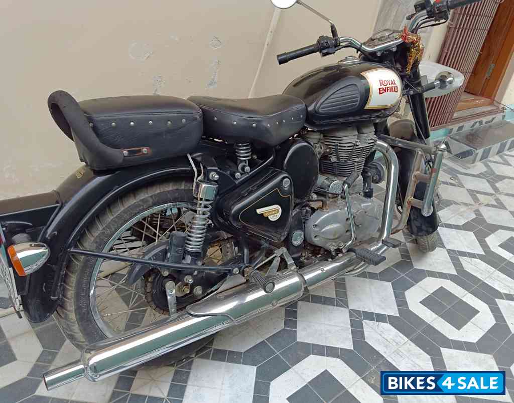 Black Royal Enfield Classic 350