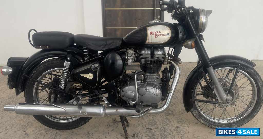 Black Royal Enfield Classic 350