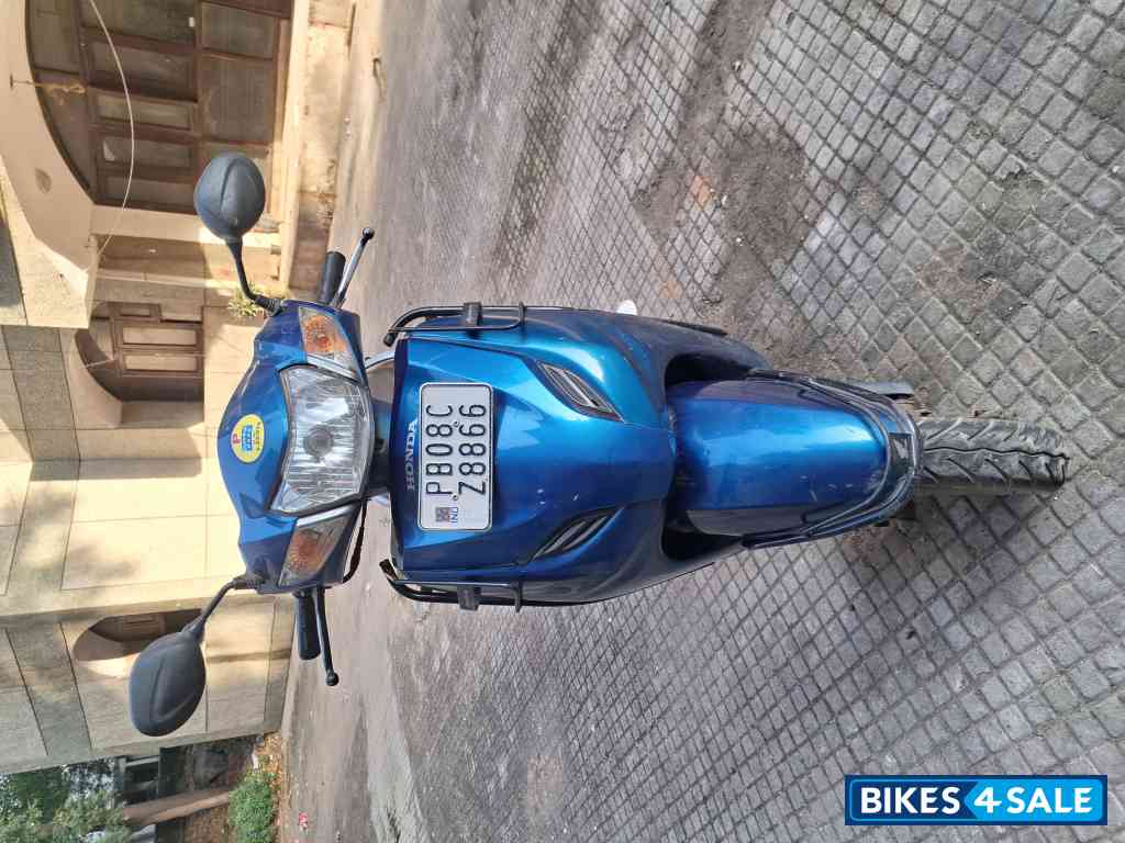 Blue Honda Activa 3G