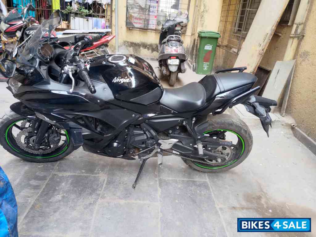 Black Kawasaki Ninja Ninja 650 STD