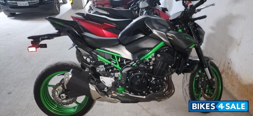 Green Kawasaki Z900 2023