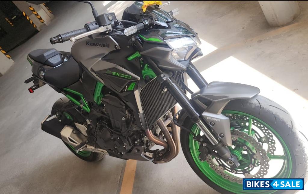Green Kawasaki Z900 2023