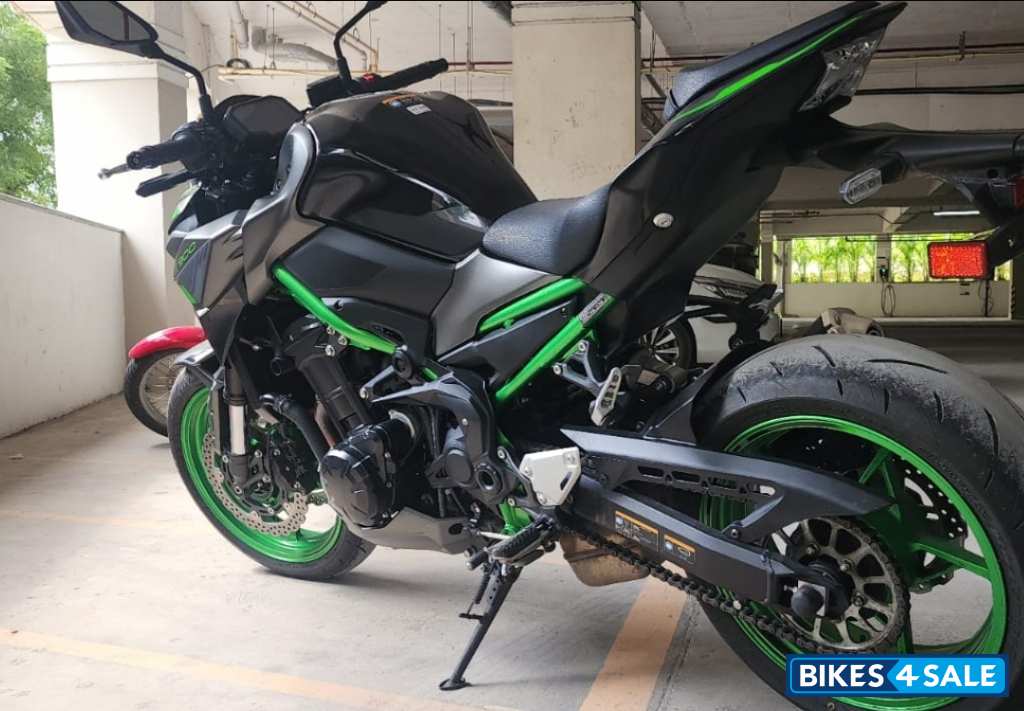 Green Kawasaki Z900 2023