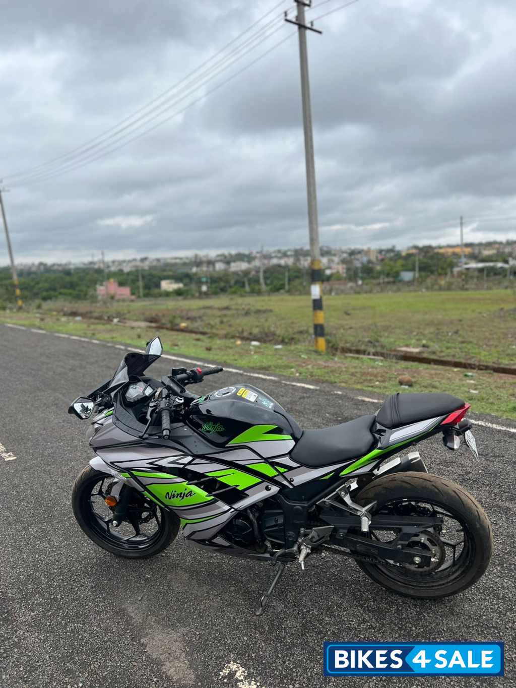 Ebony Black Kawasaki Ninja 300 BS6 2022