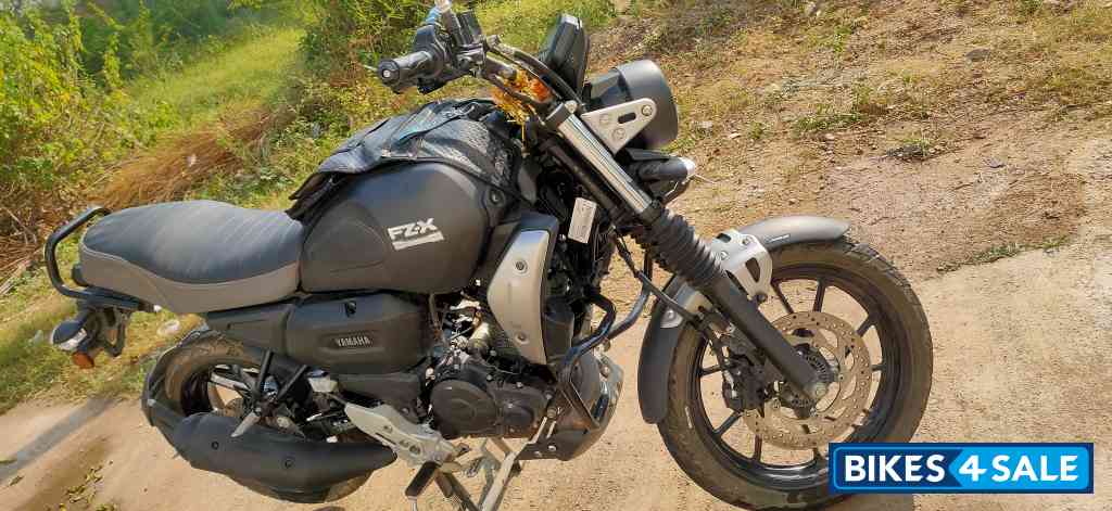 Black Yamaha FZ-X Black Yamaha FZ-X