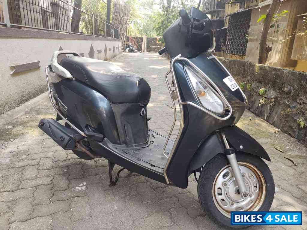 Grey Honda Aviator Grey Honda Aviator