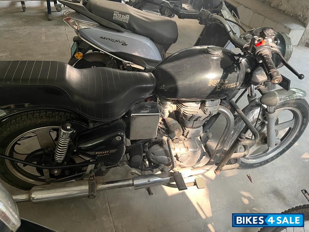 Black Royal Enfield Bullet Standard 350 Black Royal Enfield Bullet Standard 350