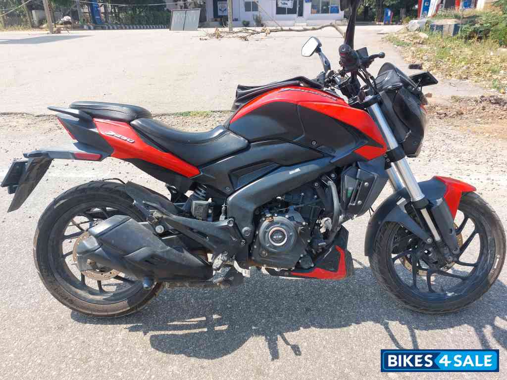 Red Bajaj Dominar 250