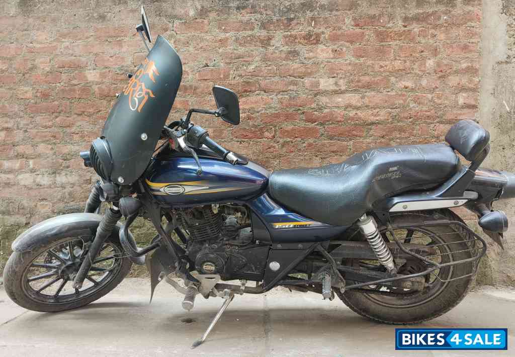 Blue Bajaj Avenger Street 150