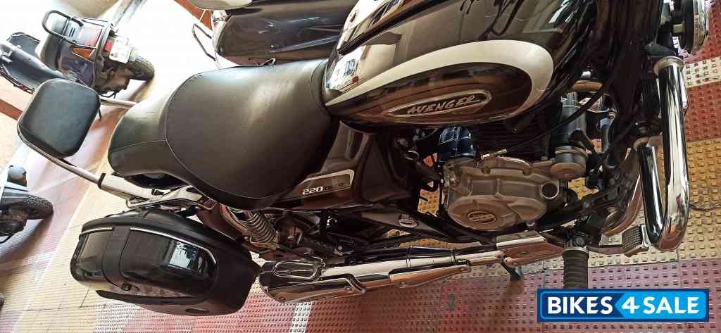 Bajaj Avenger Street 220