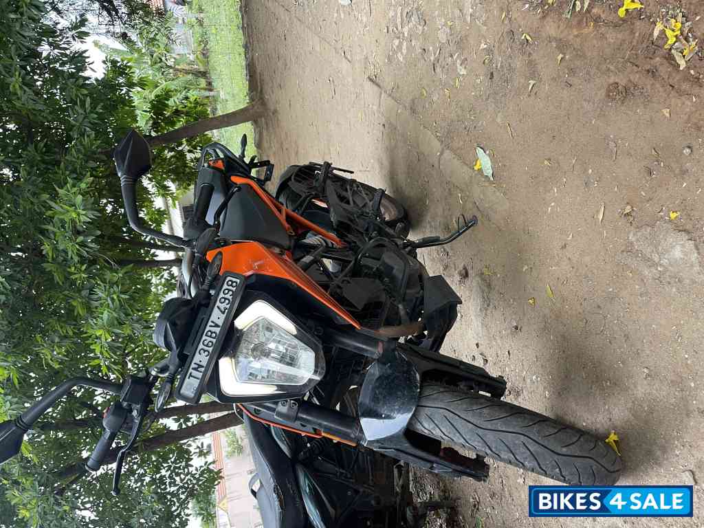 Orange KTM Duke 200