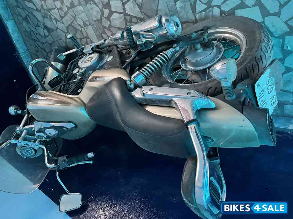 Bajaj Avenger Cruise 220