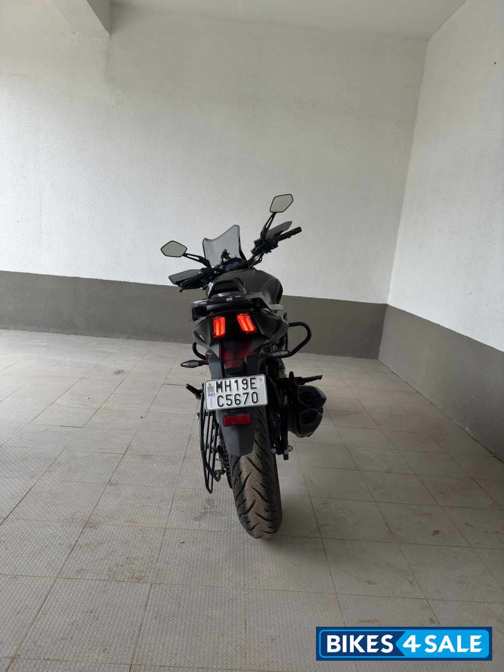 Charcoal Black Bajaj Dominar 400 ABS BS6
