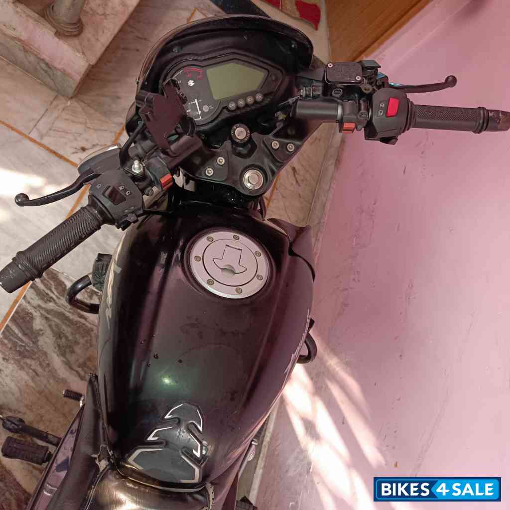 Bajaj Pulsar 125 Neon Disc Single Seat