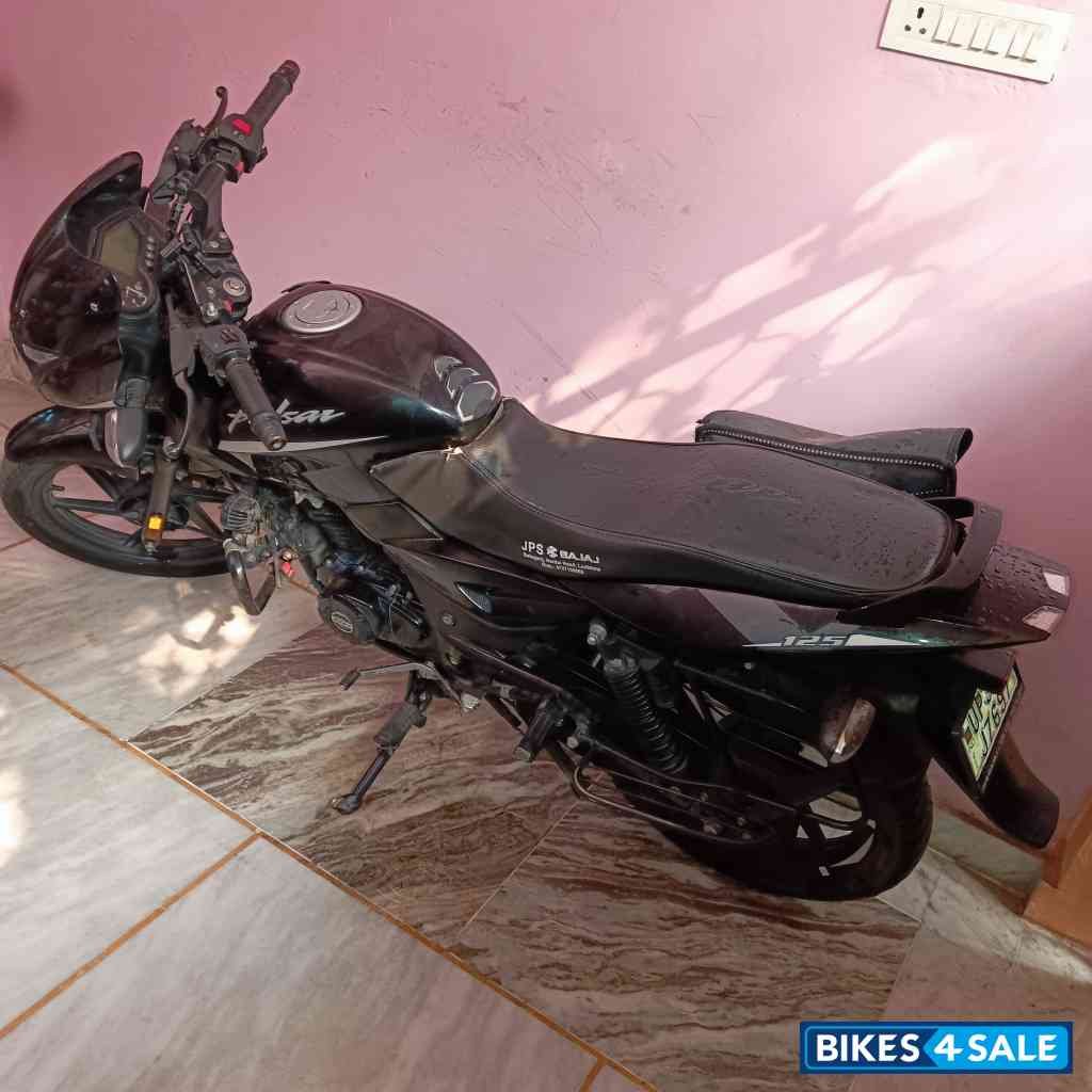 Bajaj Pulsar 125 Neon Disc Single Seat