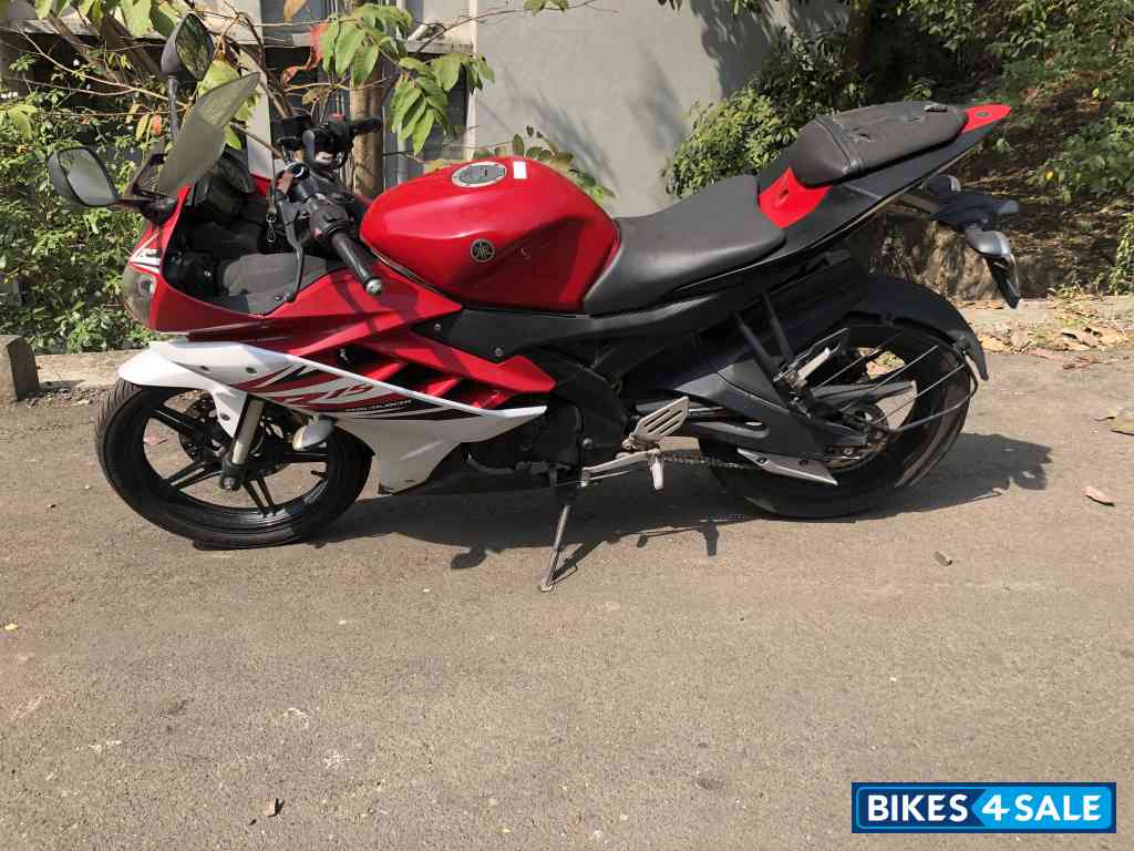 Red & Whitw Yamaha YZF R15 V2