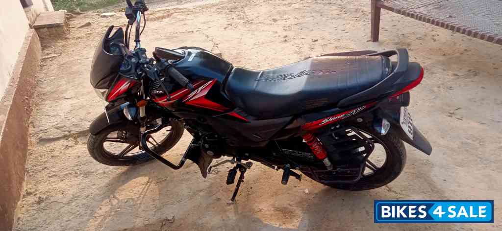 Black Honda SP125