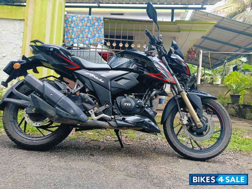 Black TVS Apache RTR 200 4V 2020