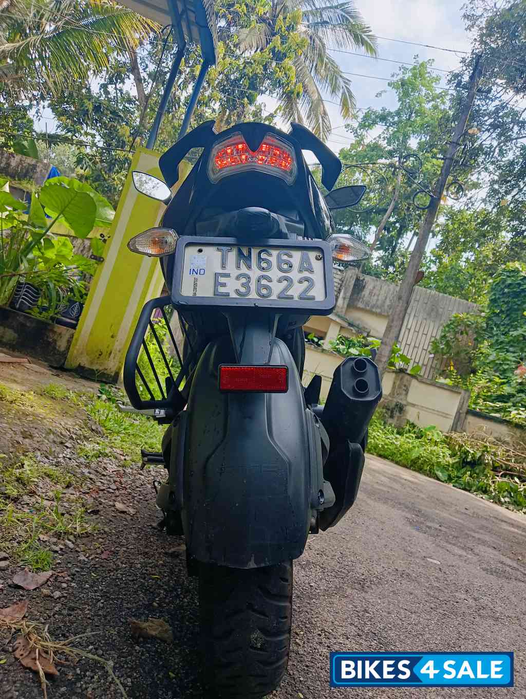 Black TVS Apache RTR 200 4V 2020