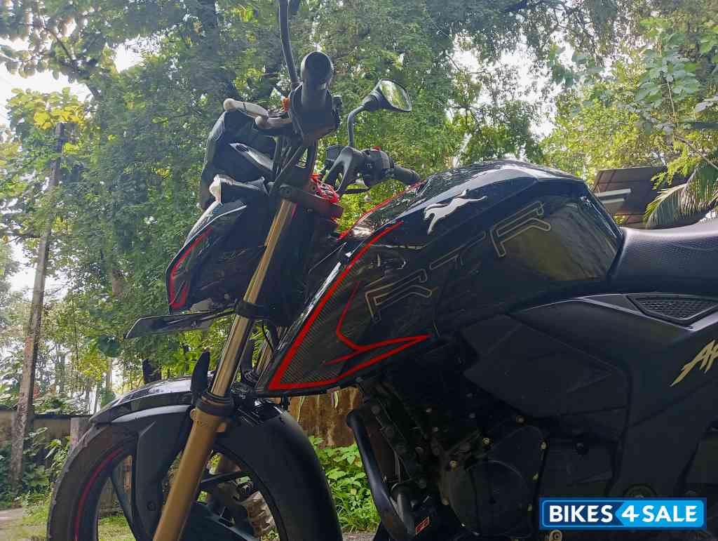 Black TVS Apache RTR 200 4V 2020