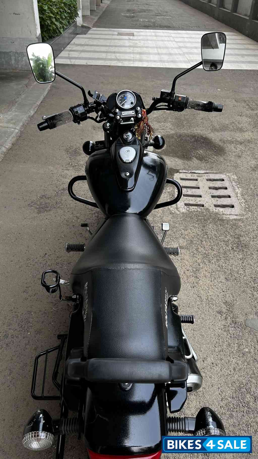 Ebony Black Met Bajaj Avenger Street 160 BS6