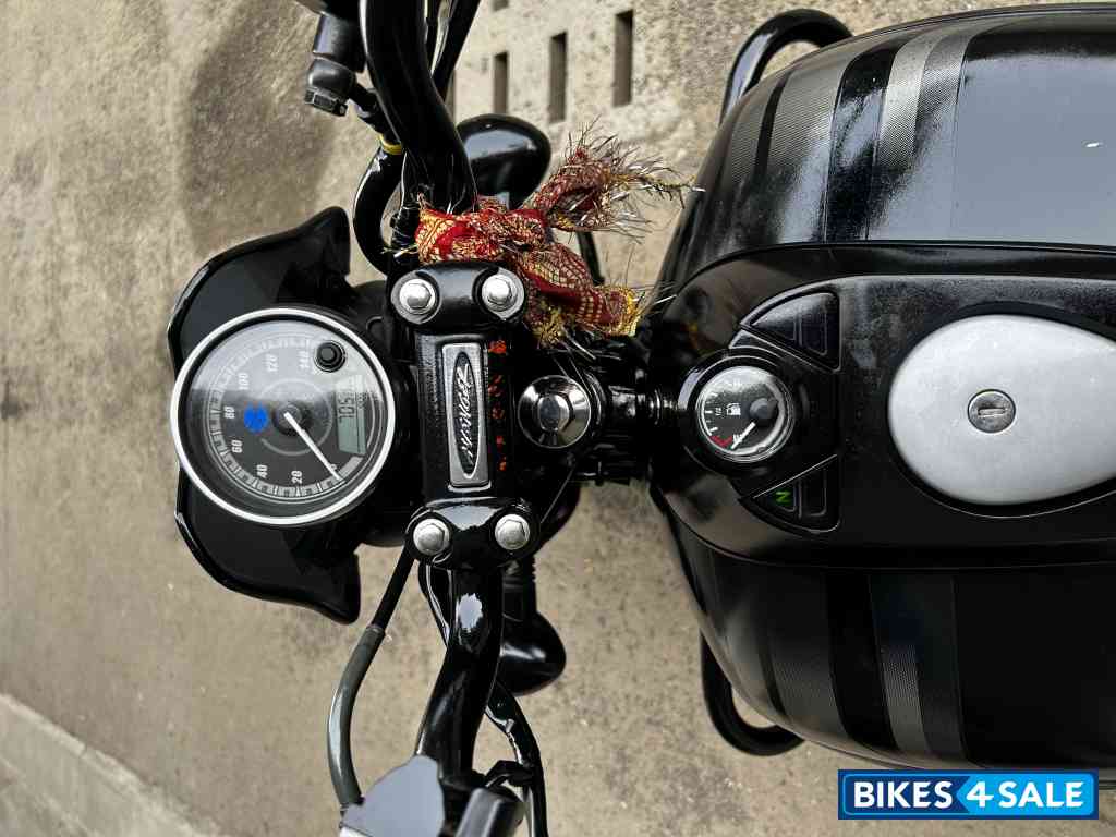 Ebony Black Met Bajaj Avenger Street 160 BS6