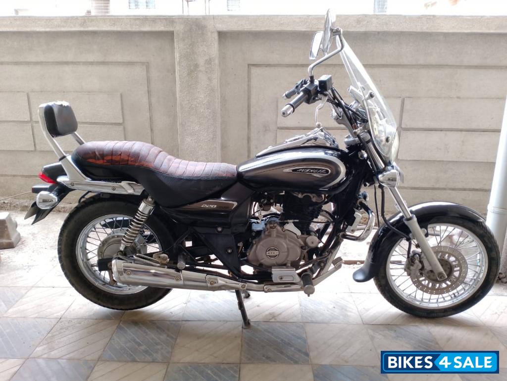 Uburn Black Bajaj Avenger Cruise 220