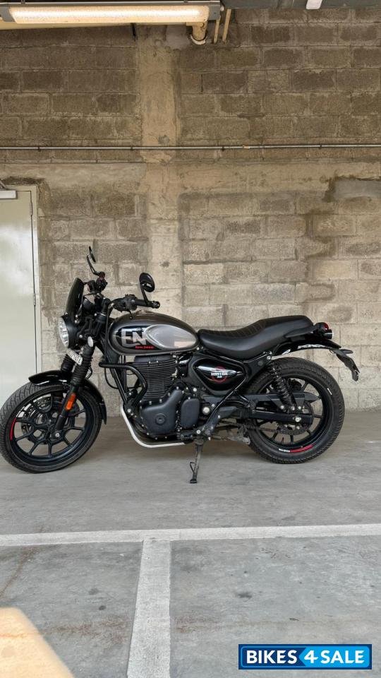 Royal Enfield Hunter 350 Metro