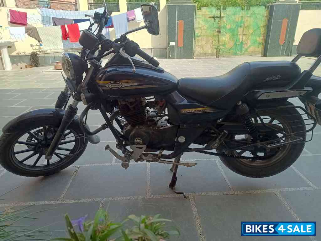 Blue Bajaj Avenger Street 150