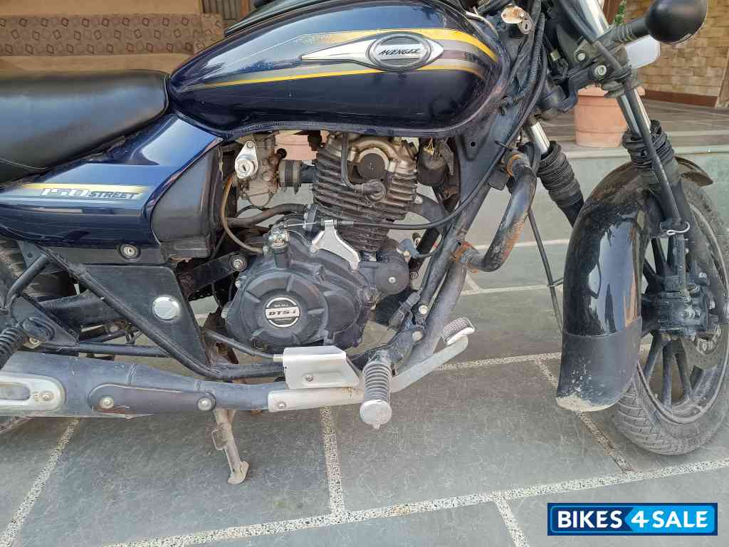 Blue Bajaj Avenger Street 150