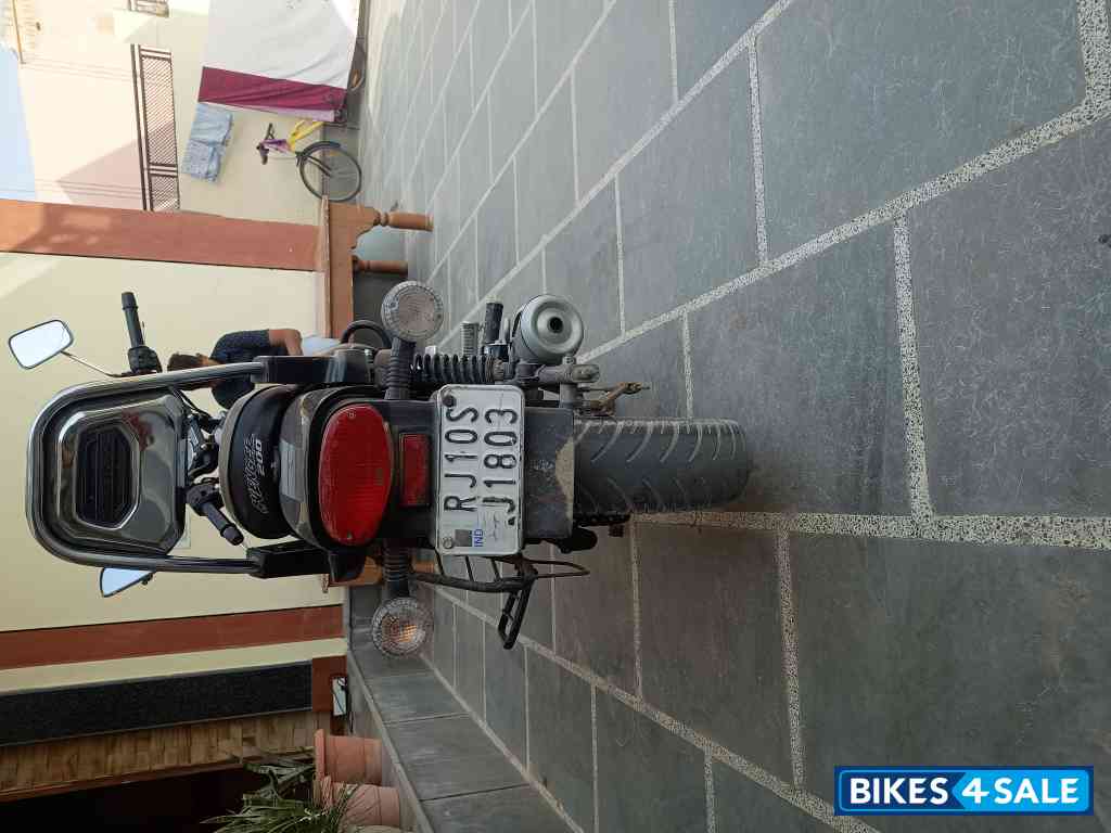 Blue Bajaj Avenger Street 150