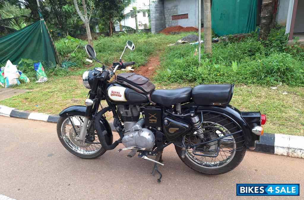 Black Royal Enfield Classic 350