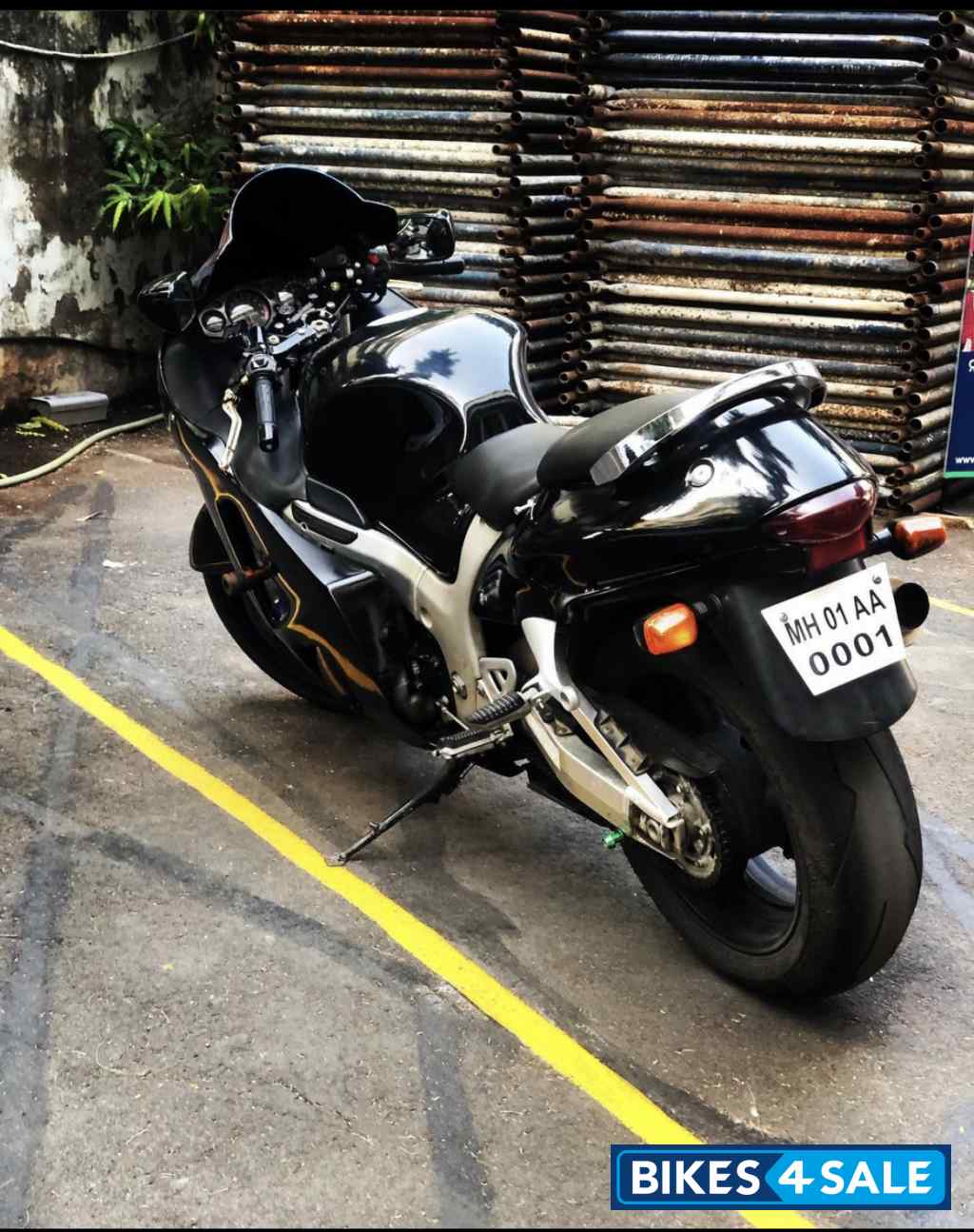 Black Suzuki Hayabusa