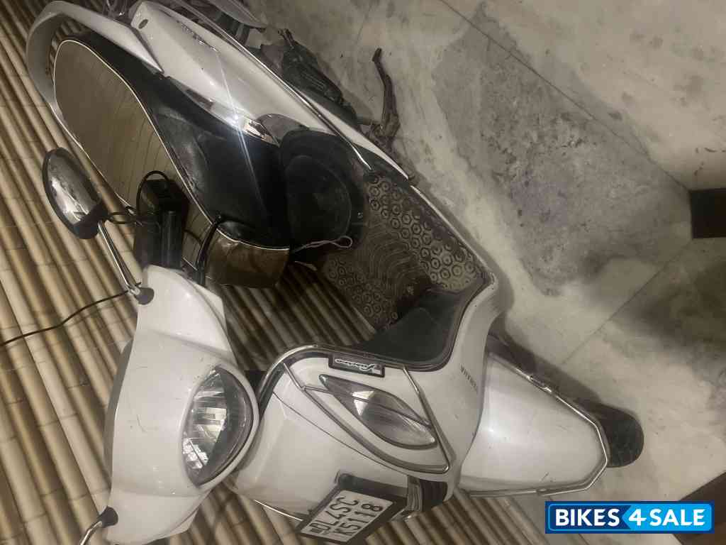 White Yamaha Fascino