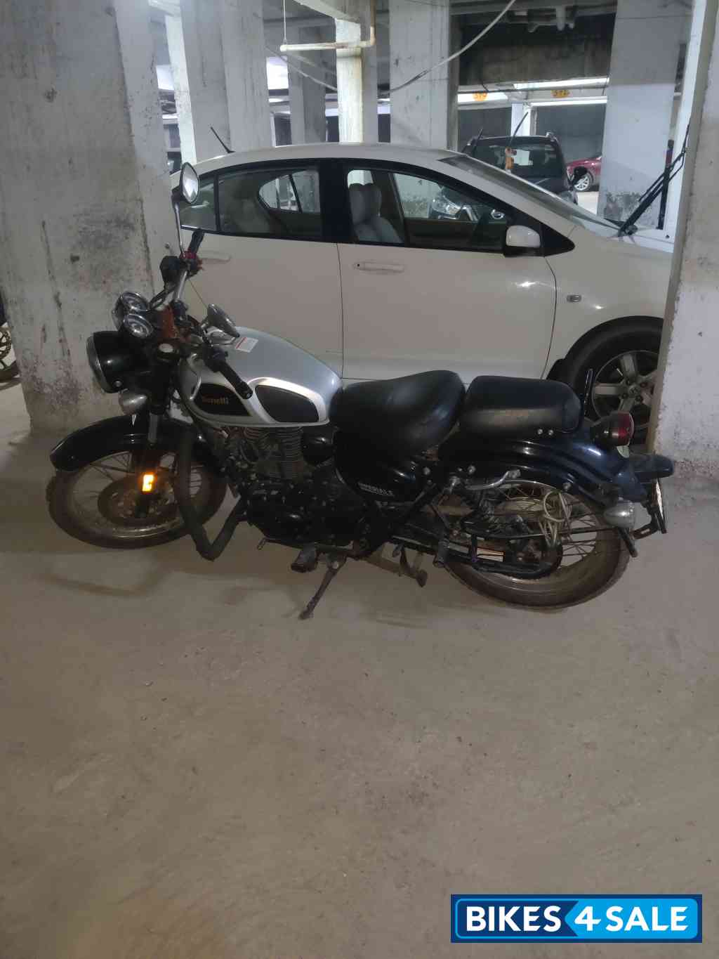 Silver Benelli Imperiale 400 BS6