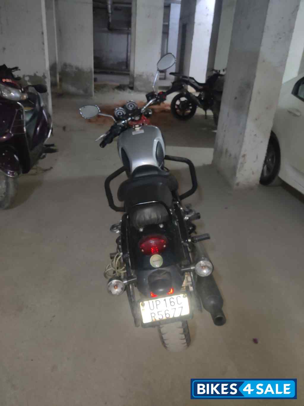 Silver Benelli Imperiale 400 BS6