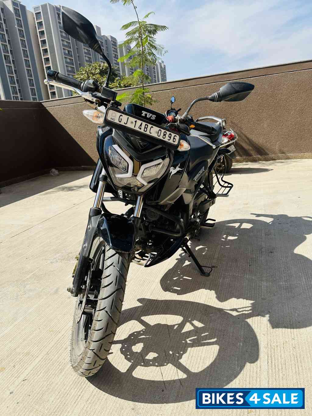 Black TVS Raider 125